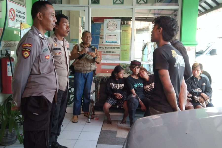 Bripka Ridwan Polsek Duduksampeyan Berikan Arahan Anak Jalanan