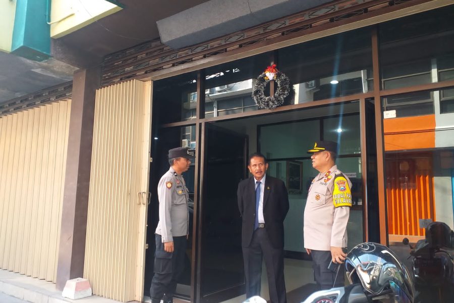 Polres Gresik Hadir Beri rasa aman Kegiatan Ibadah Kebaktian memperingati Kenaikan Isa Almasih tahun 2024