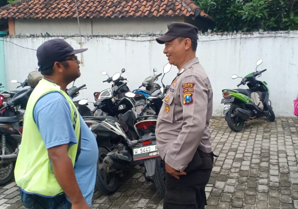 Polsek Benjeng Gresik Patroli Pasar Barang Bekas untuk Cegah Curanmor