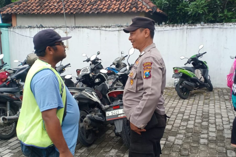 Polsek Benjeng Gresik Patroli Pasar Barang Bekas untuk Cegah Curanmor