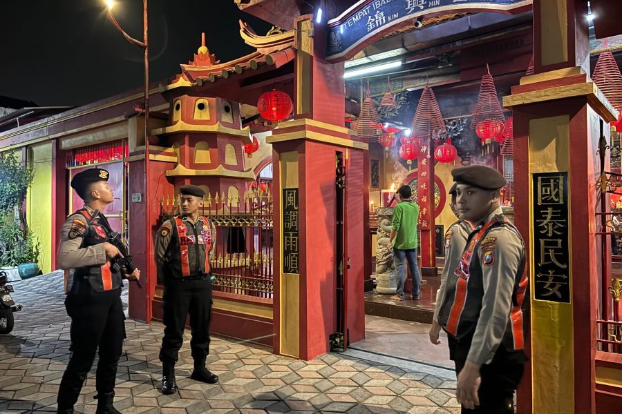 Menjaga Keamanan dan Ketertiban Kapolres Gresik  Patroli Selama Hari Raya Waisak 2568