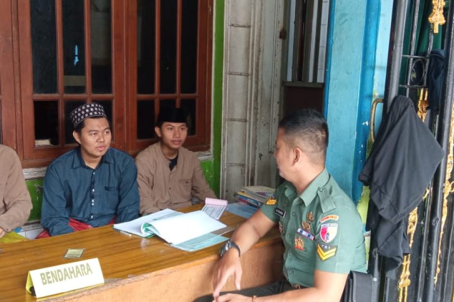 Babinsa Wonokusumo Berikan Motivasi Belajar Santri Pondok Pesantren Sunan Giri