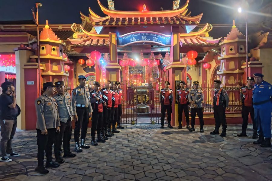 Pengamanan Hari Raya Waisak 2568 di Klenteng Kim Hin Kiong Gresik Berjalan Lancar