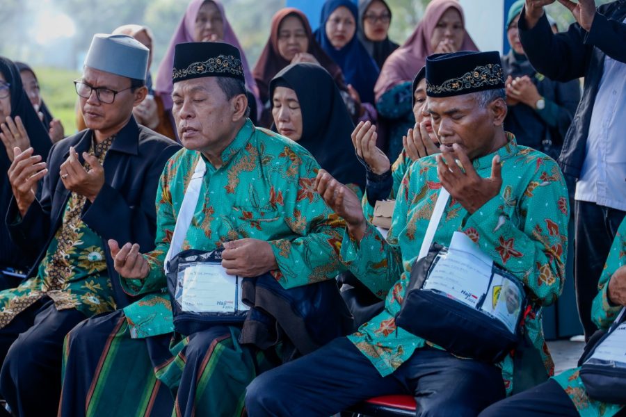 Pelepasan Jamaah Calon Haji Asal Bawean, Begini Pesan Sekda Achmad Washil