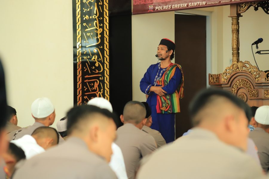 Tingkatkan Keimanan Anggota Polres Gresik Gelar Binrohtal Bareng Ustads 