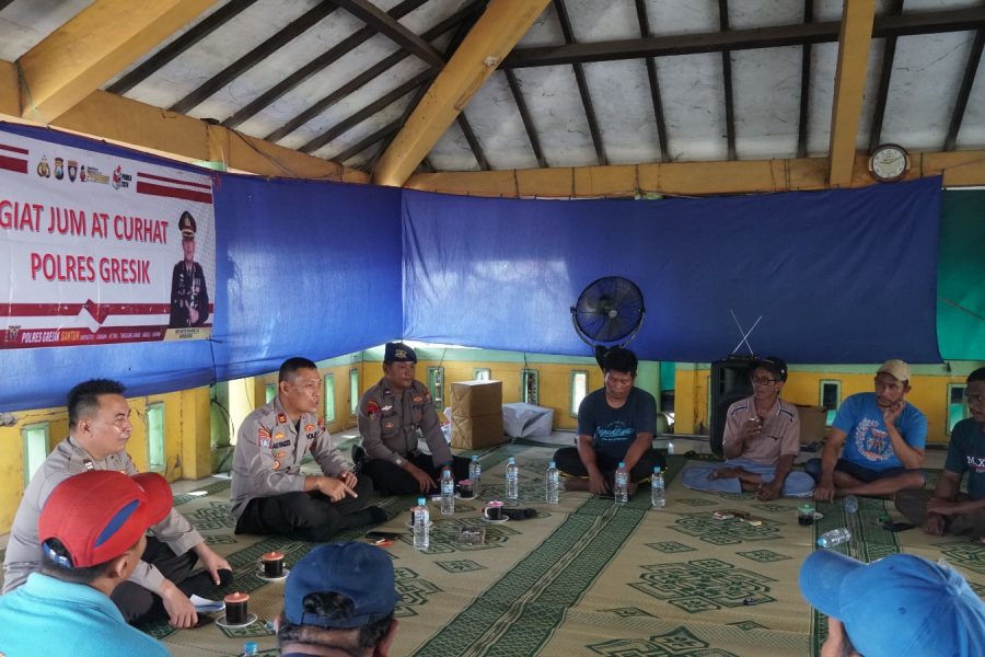 Polres Gresik Mendengar Aspirasi Nelayan Lumpur dalam Jumat Curhat
