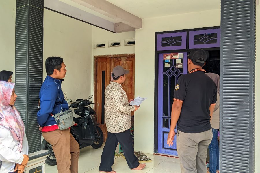 Sidak !! Bawaslu Gresik Kaget Banyak Masyarakat Tidak Tahu Kapan Coblosan Pilkada: KPU Harus Bertanggung Jawab