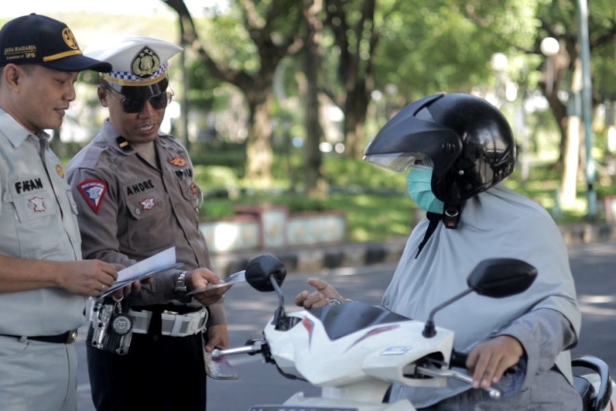 Operasi Patuh Semeru 2024, Satlantas Polres Gresik Bagikan Himbauan dan Sosialisasi Keselamatan Berlalu Lintas