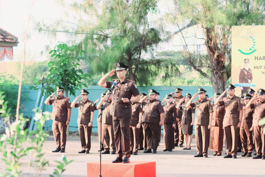 Kajari Lamongan Gelar Upacara Ziarah di Taman Makam Pahlawan Guna Peringati Hari Bhakti Adhyaksa Ke-64 HUT IAD ke-24