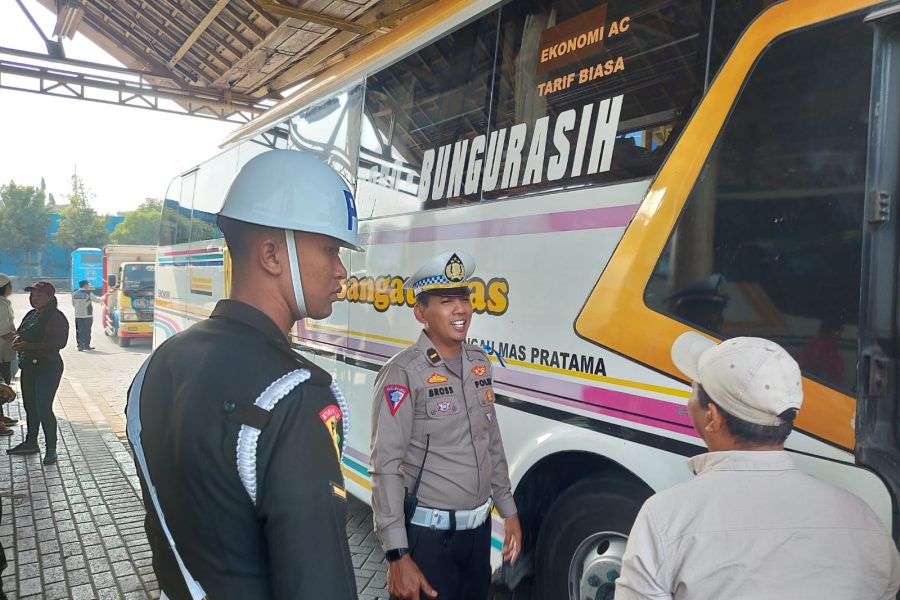 Ops Patuh Semeru 2024, Satlantas Gresik Gencarkan Himbauan Keselamatan di Terminal Bunder