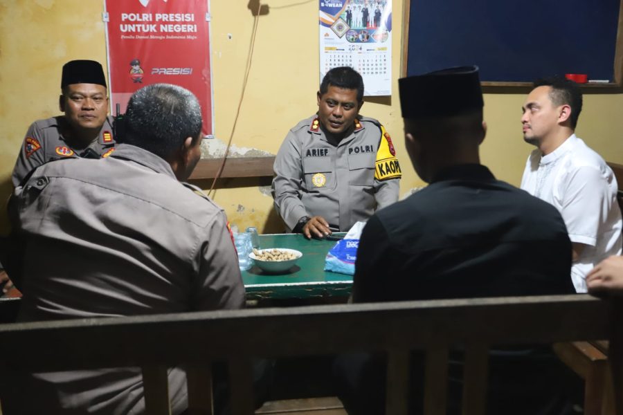 Kapolres Gresik Jalin Silaturahmi di Pulau Bawean, Apresiasi Kinerja Anggota