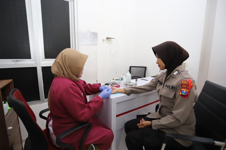 Hari Jadi Polwan ke-76, Polwan Gresik Donorkan Darah Bentuk Kepedulian Terhadap Sesama
