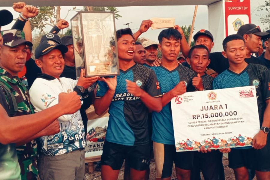 Team Jenggolo Sidoarjo Piala Lomba Dayung Tradisional Bupati Gresik