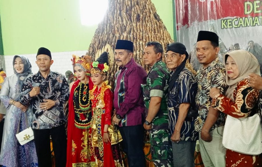 2.500 Ikan Bandeng Hiasi Tumpeng Raksasa Di Sedekah Bumi dan Pagelaran wayang Kulit  Ki Dalang Puguh  prastyo Tambak Beras