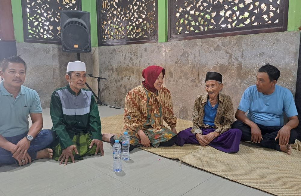 Tri Rismaharini (CAGUB) Jatim 2024 Ziarah Ke Leluhur Benowo (Mbah Tosari atau Pangeran Benowo)