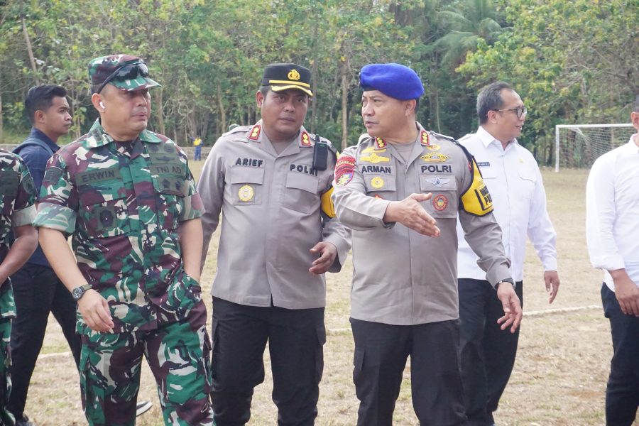 Kapolres Gresik bersama Forkopimda Dampingi KASAD Meresmikan Pipanisasi TNI Manunggal Air di Bawean