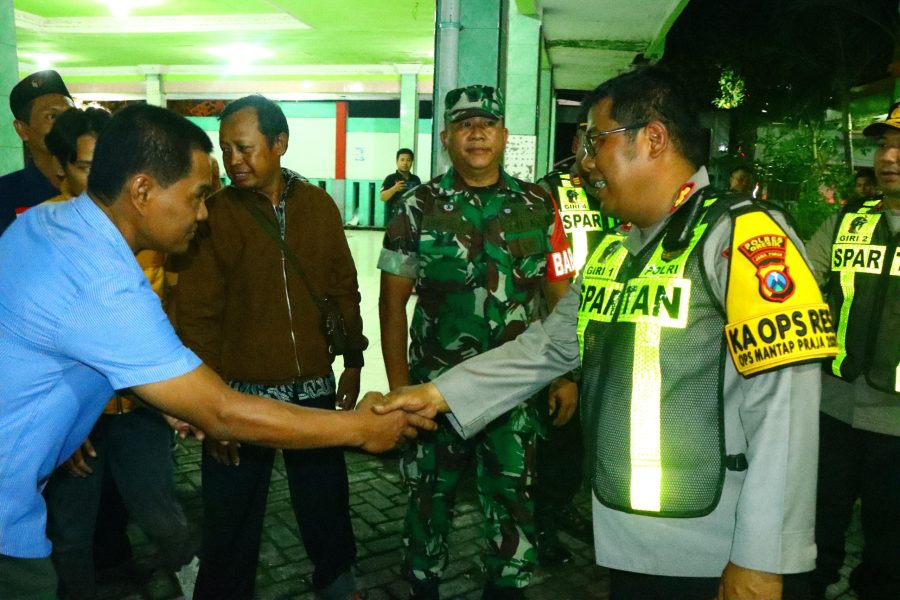 Kapolres Gresik Pastikan Kesiapan Pemilu 2024 melalui Patroli dan Pengecekan Logistik