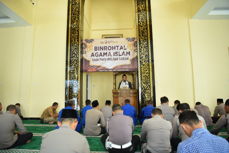 Bimbingan Rohani Menjelang Idul Adha 1466 H, Jajaran Polres Gresik Khusuk Mengingkuti Kuliah Rohani