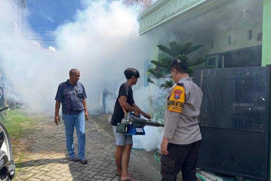 Pemdes Kepatihan Gerak Cepat Layani Masyarakat, Sesuai Prosedur Dalam Mengambil Kebijakan & Lakukan Fogging Upaya Memutus Rantai Penyebaran Nyamuk Aedes Aegepti