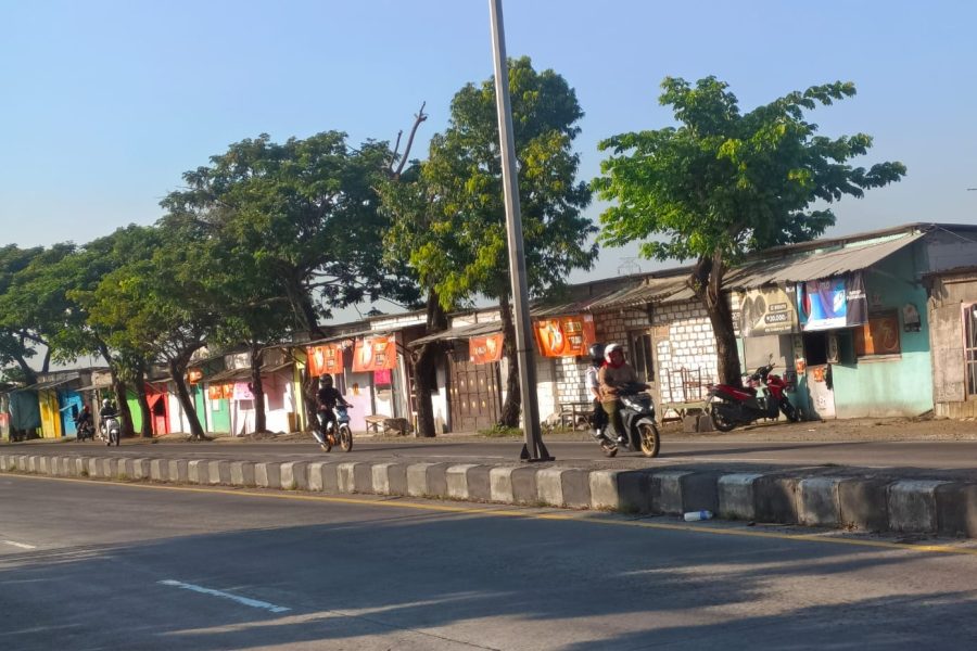 Warung Sepanjang Jalan Raya  Duduksampeyan  (Gresik) Diduga Sebagai Ajang Seks & Pesta Miras, Aparatur Penegak Hukum Kemana ?