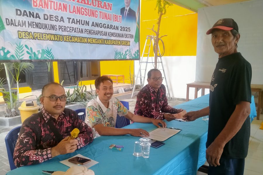KPM Warga Desa Pelem Watu Berbondong-bondong Ambil BLT DD