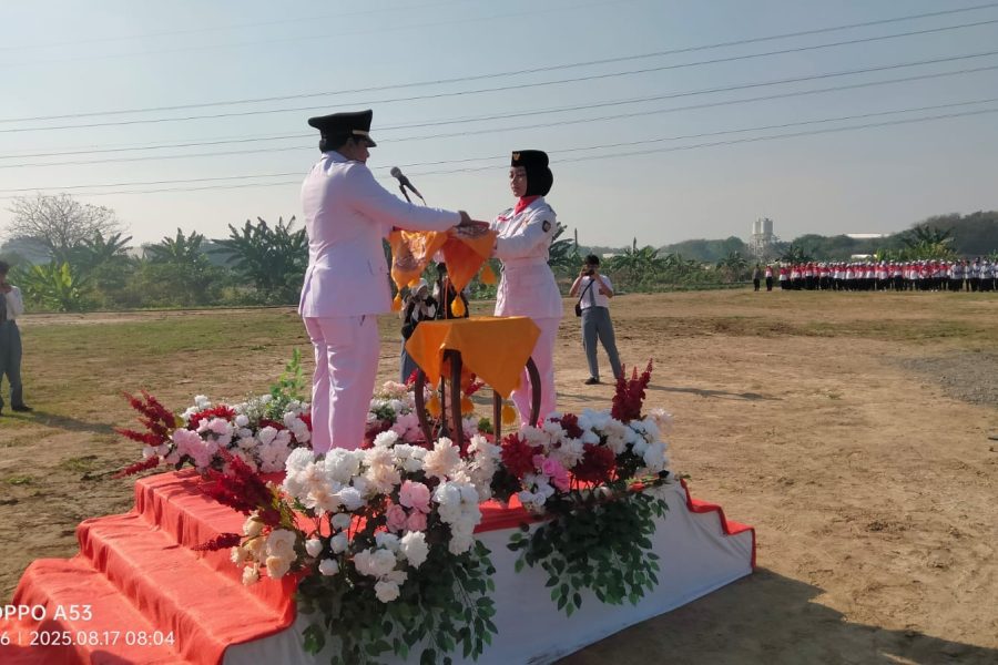 Muspika Menganti (Gresik) Kobarkan Semangat Perjuangan Menggelar Upacara Bendera 17 Agustus