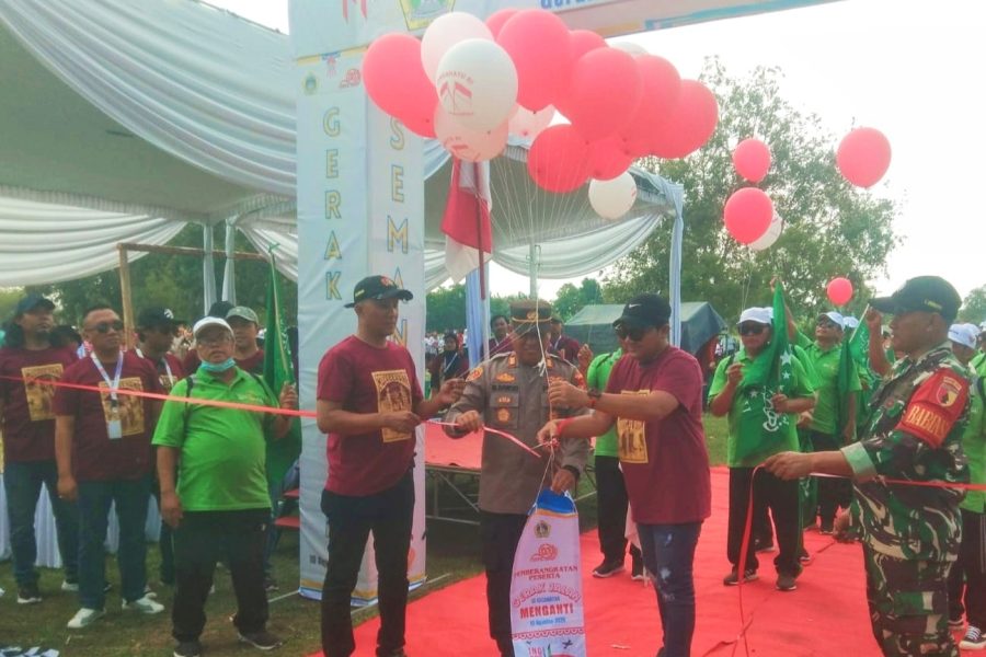 Forkompimcam Menganti Membuka & Memberangkatkan Peserta Gerak Jalan, Peserta Sangat Antusias