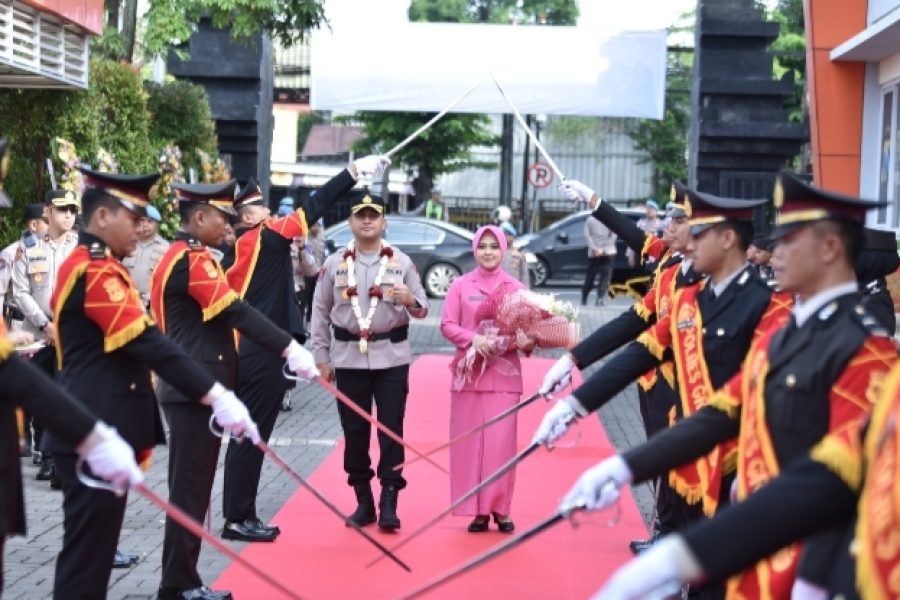 Tradisi Pisah Sambut Kapolres Gresik, AKBP Rovan Berpamitan, AKBP Ramadhan Siap Lanjutkan Pengabdian