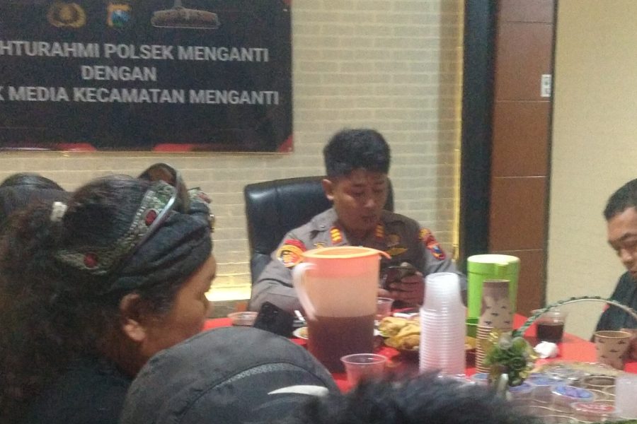 Menjelang HPN 2026, Kapolsek Menganti Silaturohmi Dengan Awak Media