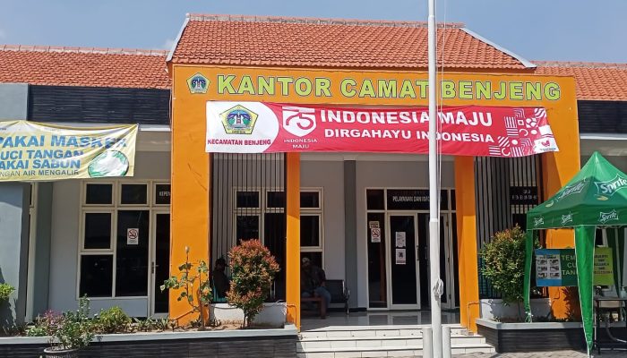 Oknum Anggota Trantib Kecamatan Benjeng (Kabupaten Gresik -Jatim) Diduga Lakukan Pungli ke Warung di Metatu