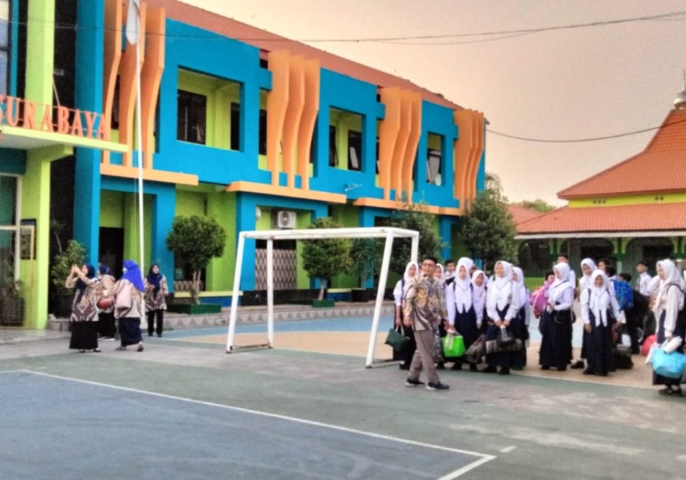 LDKS SMPN 14 Surabaya Siswa-siswi Di Gembleng Membentuk Karakter Yang Disiplin