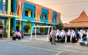 LDKS SMPN 14 Surabaya Siswa-siswi Di Gembleng Membentuk Karakter Yang Disiplin